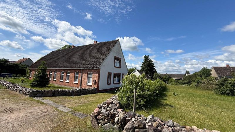 Sanierungsbedürftiges Bauernhaus mit großem Grundstück in Tramm zu kaufen!